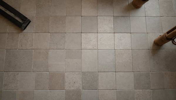 Prix de pose de carrelage au m² : guide des tarifs 2025