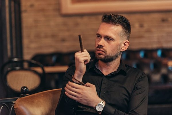 Quelle étiquette à respecter pour un dîner formel à la française ?