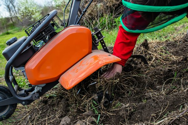 Motobineuse à batterie : comment l'utiliser correctement ?