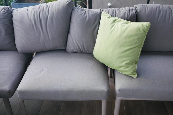 Comment nettoyer un canapé ? Quelques astuces à suivre