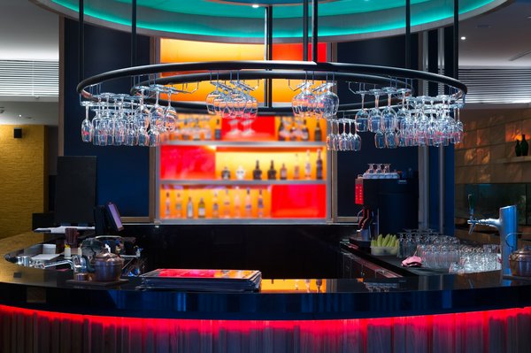 Agencement bar : comment créer un espace convivial et fonctionnel ?